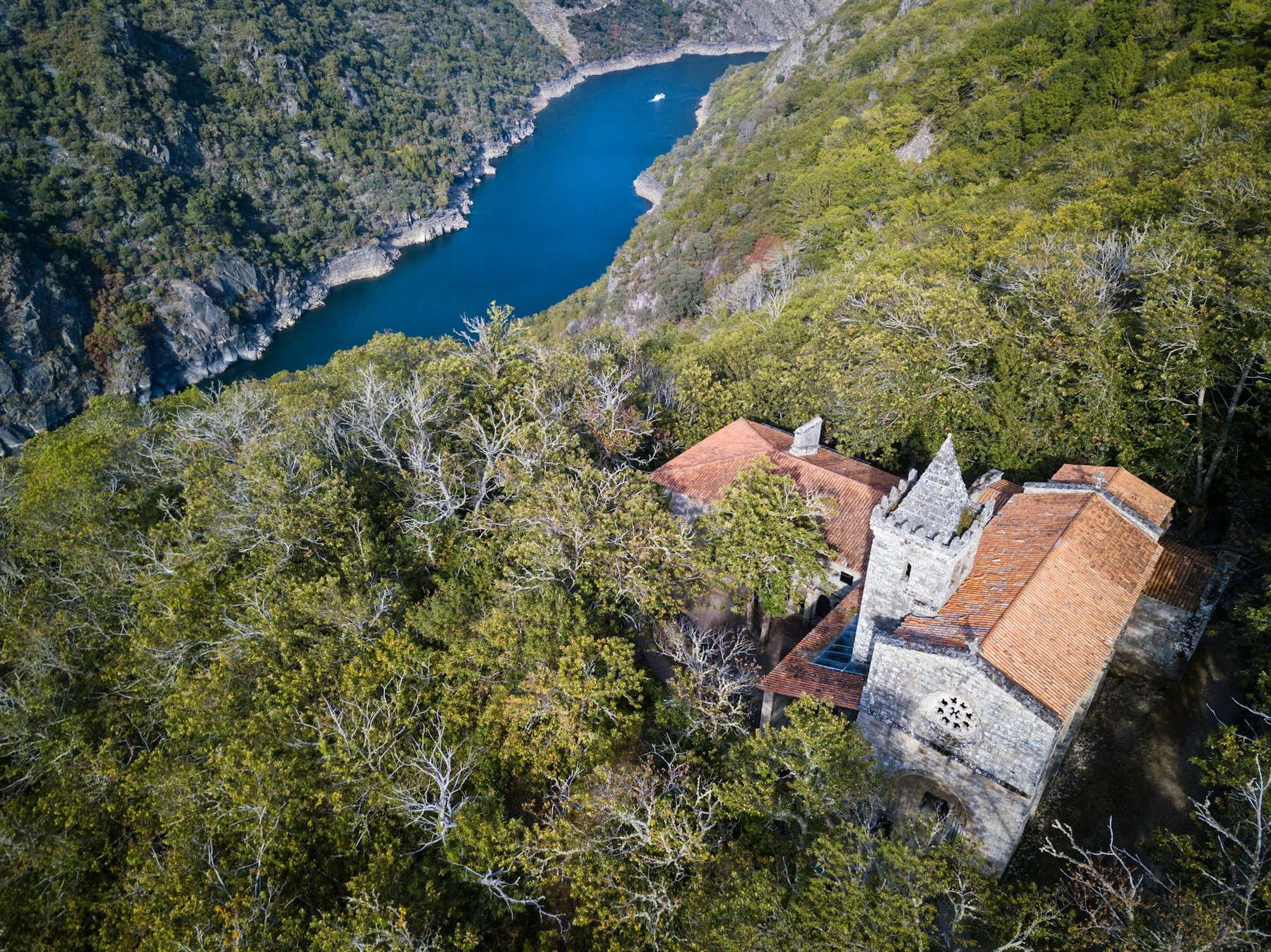 🍷 Ribeira Sacra: El secreto mejor guardado de Galicia para desconectar de todo