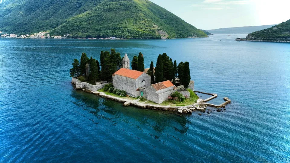 🇲🇪⚓ ¡Descubre Montenegro! Escapada de 4 días a Tivat 🌊