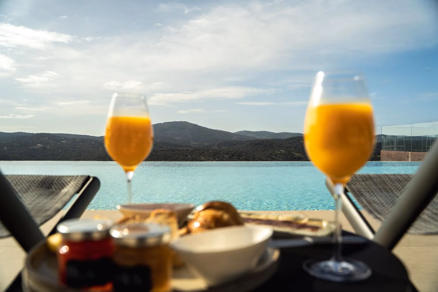 💎​¡Lujazo rural de 5⭐️! Desconecta en un hotel boutique con piscina infinita y vistas de cine