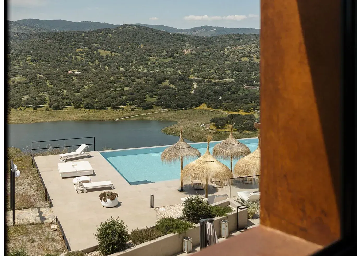💎​¡Lujazo rural de 5⭐️! Desconecta en un hotel boutique con piscina infinita y vistas de cine
