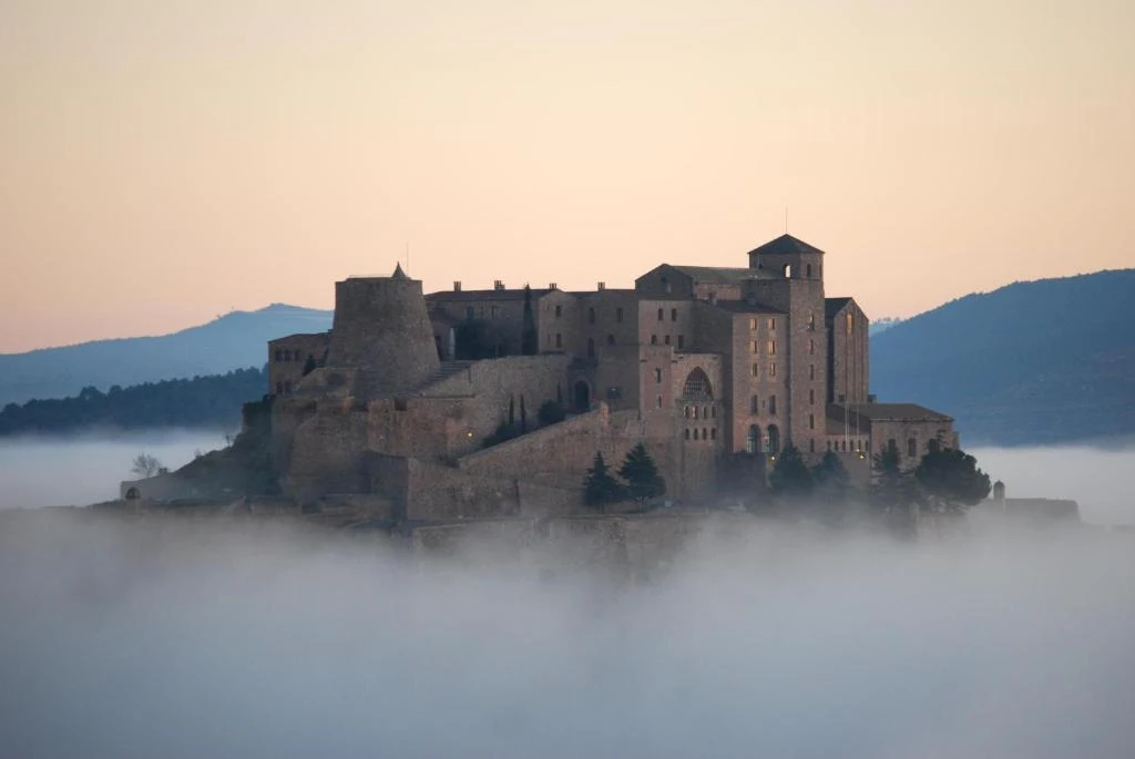 🏰 Impresionante Castillo Medieval del Siglo IX en Barcelona