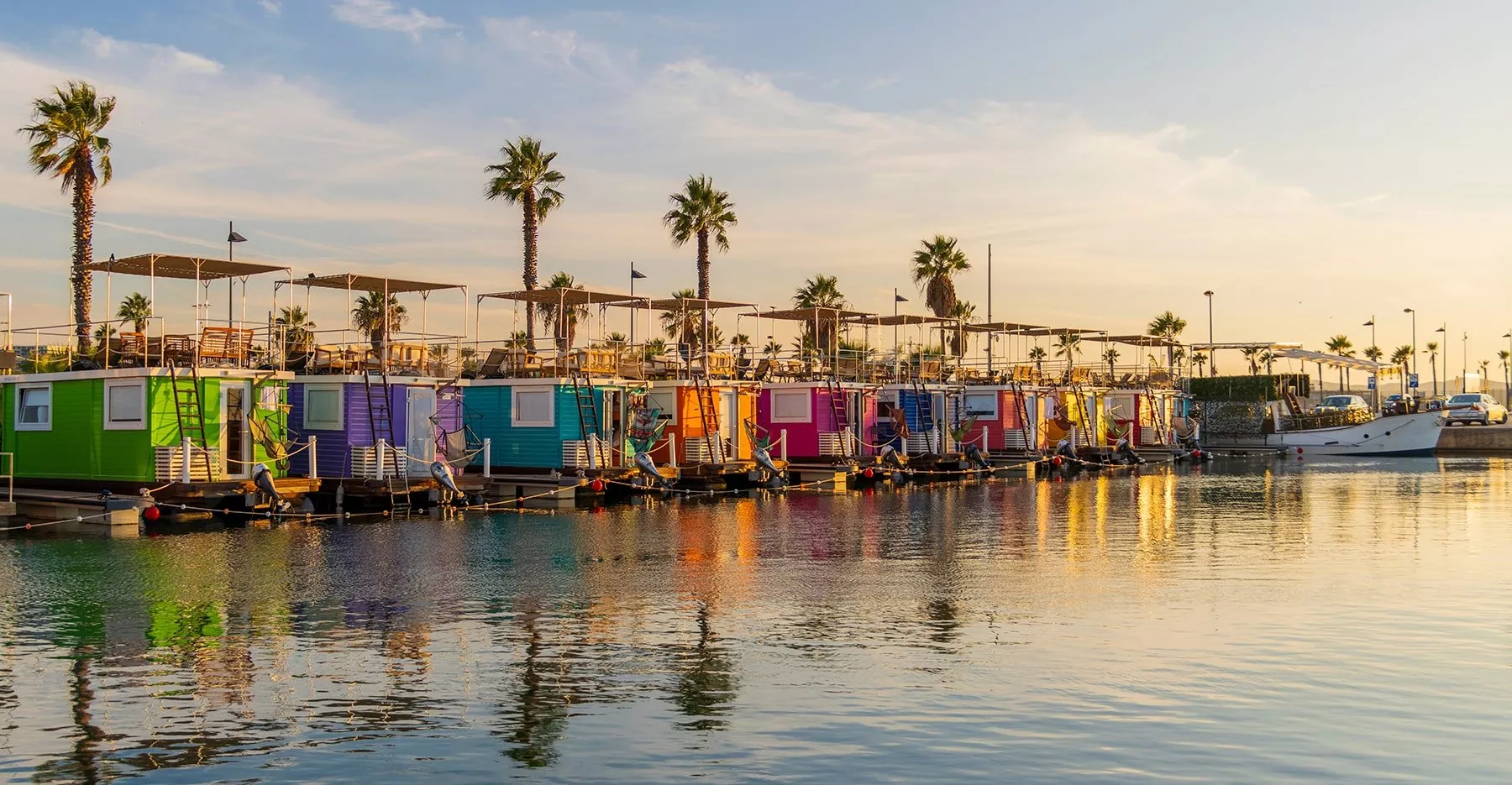 🌅 ¡Duerme flotando sobre el mar! Una experiencia única en unas Casas Flotantes⚓