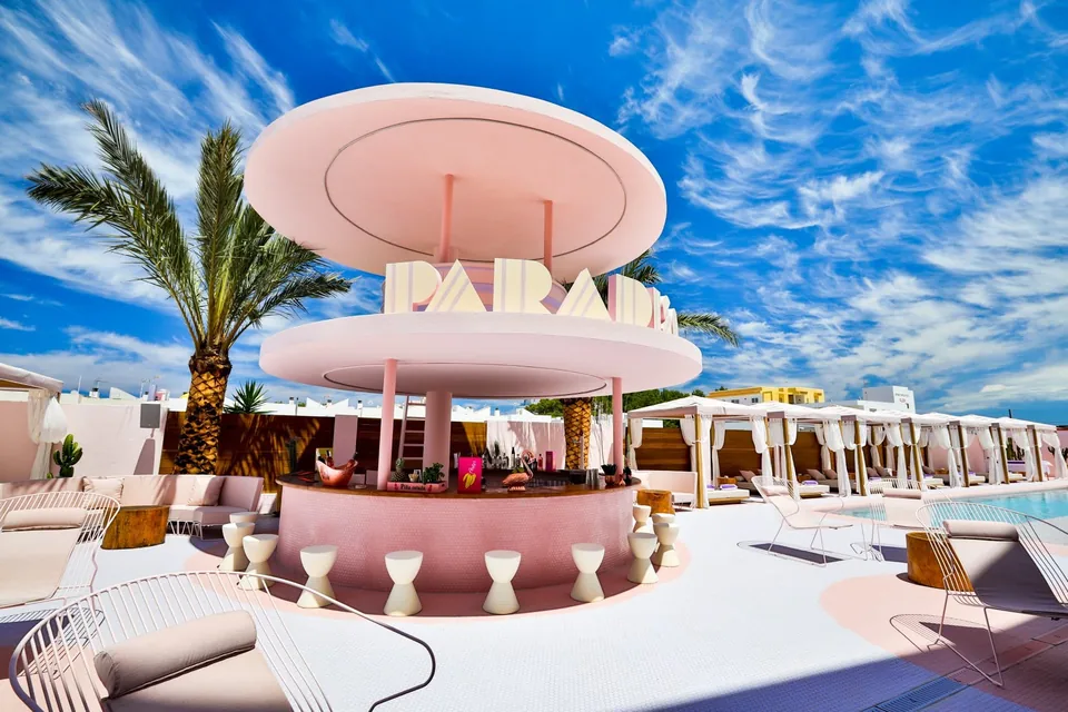 🦩 Espectacular Hotel de Diseño Estilo Miami en Ibiza
