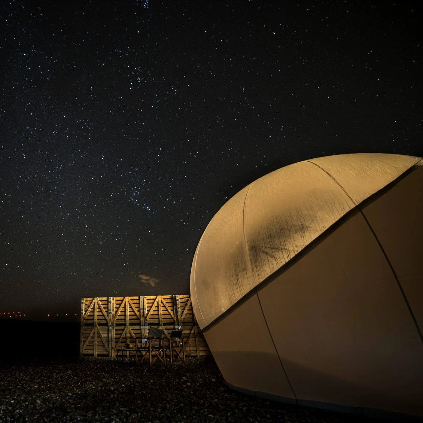 🏜️ Hotel Burbuja y Cubos de Diseño en el Desierto de las Bardenas
