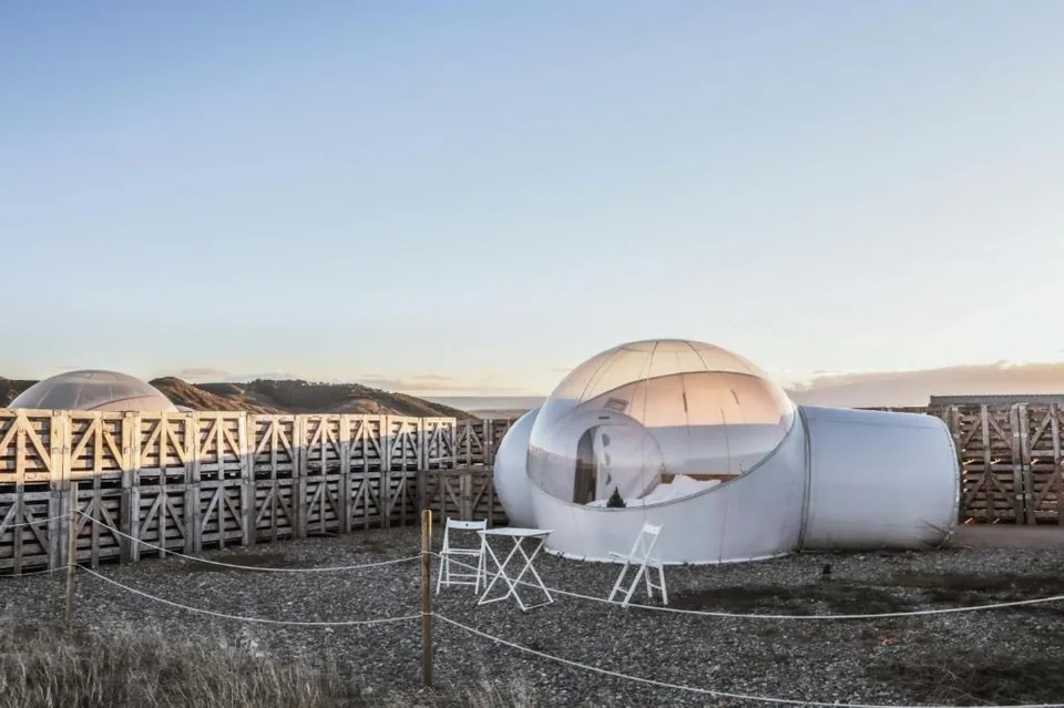 🏜️ Hotel Burbuja y Cubos de Diseño en el Desierto de las Bardenas