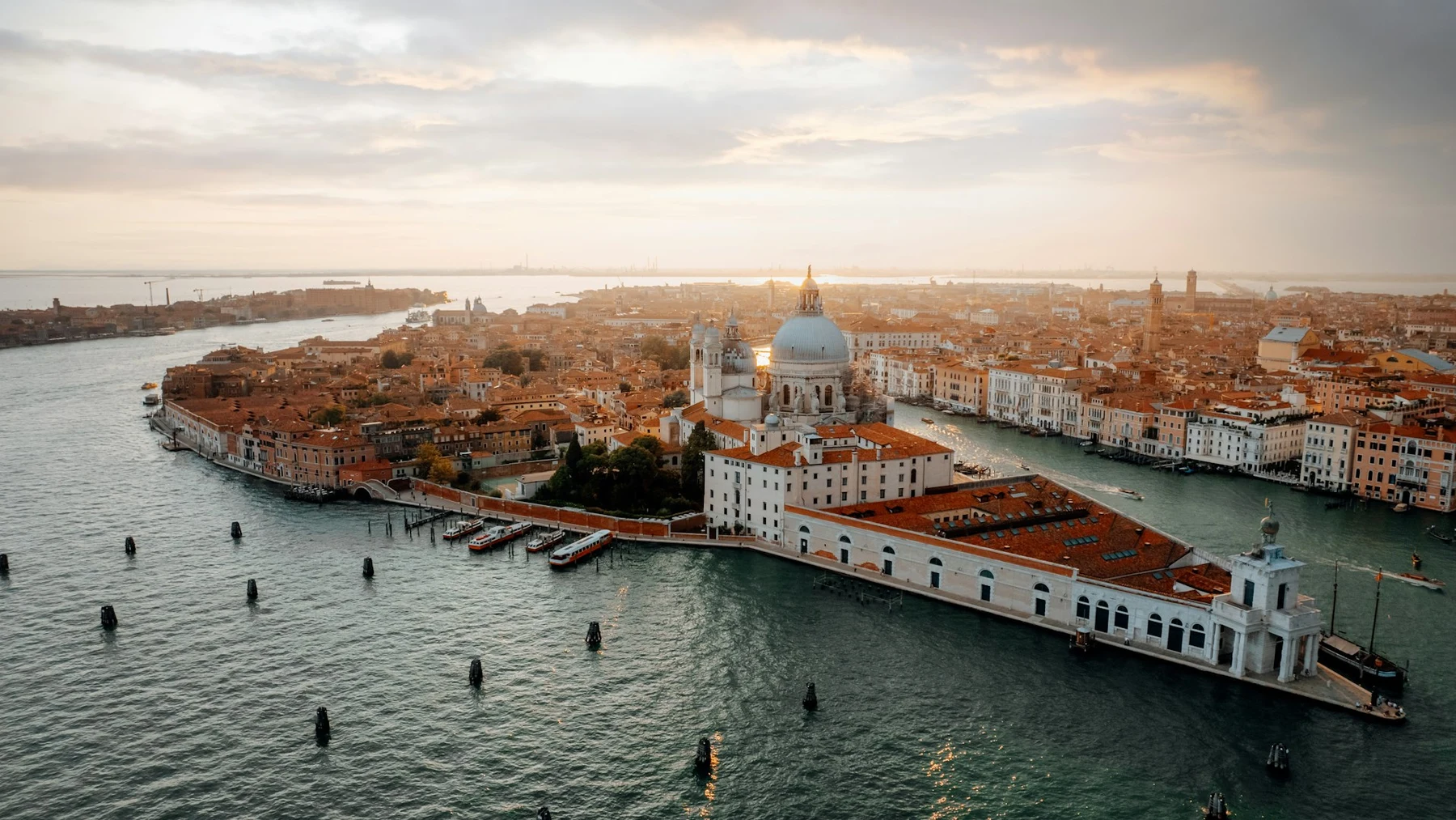 🎭 ¡Chollazo a Venecia! 3 Noches con Vuelos + Hotel y Desayuno