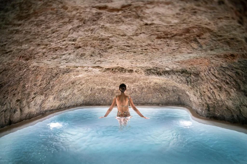 🗺️ Hotel Boutique 5* con SPA dentro de una Cueva