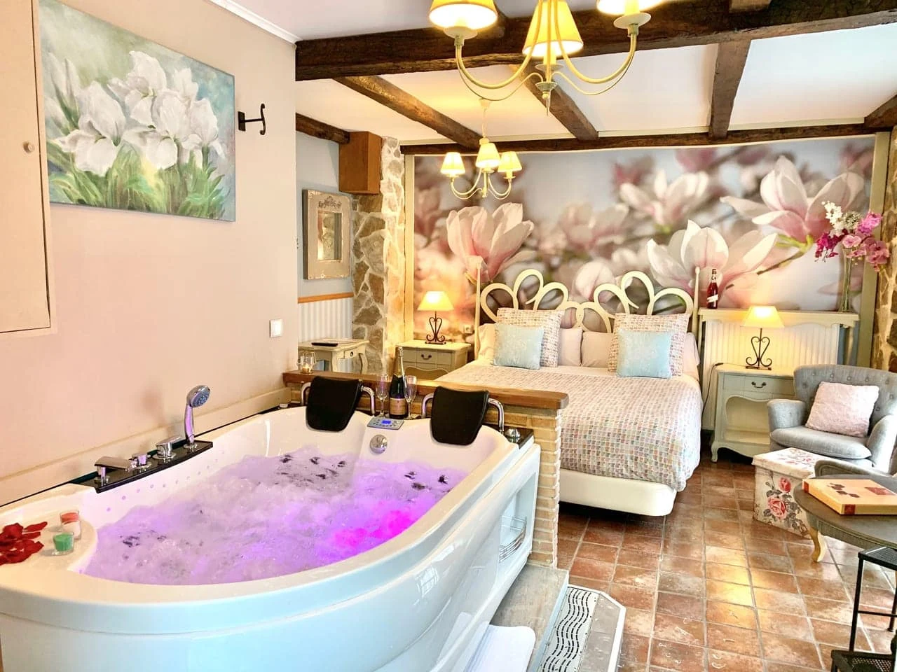 🍃 Estancia Romántica en Suite con Jacuzzi + Desayunos + Cava